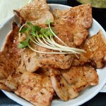 焼肉たてがみ - 豚丼（並）880円+ランチセット100円