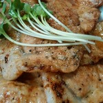 豚丼（並）880円+ランチセット100円