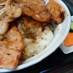 焼肉たてがみ - 豚丼（並）880円+ランチセット100円