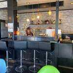 ハーブ&スパイス ファミリーレストラン Fewa - 内部はCafeかbarのよう！