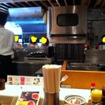 ラーメンたろう - 全席カウンター