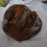 ル・プチメック - パン・オ・ノア・レザン　1/2　２５２円