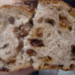 ル・プチメック - パン・オ・ノア・レザン断面