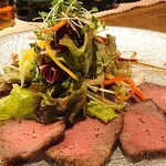 健軍食堂 サンニマル - 赤牛ローストビーフサラダ
