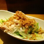 心人 - 心人オリジナルサラダ：新鮮野菜がタップと盛り付けられています。　　　　　2019.12.06