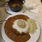 ドイツ料理 ピラミッド - キーマカレー＋ザワークラウト　準備完了