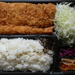 新宿さぼてん - 料理写真:黄金色の衣をまとった美味しそうなカツ