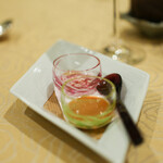 トゥ・ラ・ジョア - 鮭児のムースはスモークオイルとイクラオイルで☆