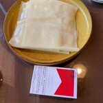 麺処酒処ふる川 暮六つ - タバコを置いてみました。大きさの比較