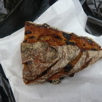 ル・プチメック - パン・ド・メテイユ・オ・レザン　1/2　２１０円