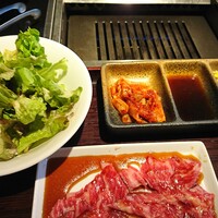 焼肉 たまき家 - サラダはうまい