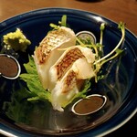 海豚 - 真鯛刺しの炙り 780円