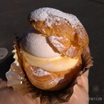 パティシエール - 料理写真:ダブルクリームシュー