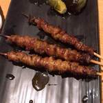 炭火やきとり 伝兵衛 - 「名物の3日炙りの皮」ということですが
普通です。