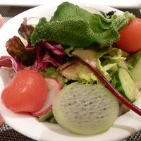 神戸プレジール 本店 - 珍しい野菜も。兵庫県産で新鮮、ボリュームたっぷりで、価値あるサラダです。