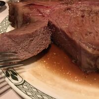 ロウリーズ・ザ・プライムリブ 恵比寿ガーデンプレイス店 - 3～4センチ位あるかな