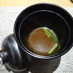 北新地 すし通 - 赤出汁