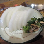 柳家 - 春菊と松茸の和え物　大根漬け