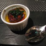 レストラン バカール - アミューズ：薩摩芋のブリュレ、フォアグラのロースト乗せ