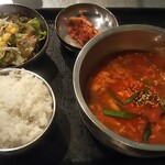 韓豚屋 - ユッケジャンクッパ定食 1,030円 ♪