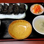 餃子房 はま - ブラック餃子400円+ご飯セット300円