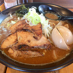 麺処みなみ - 味噌ラーメン800円と煮卵100円