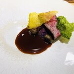 サンプリシテ - 熊本県産赤牛　マグロ節と昆布の出汁　赤ワインとマデラ酒のソース