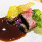 サンプリシテ - 熊本県産赤牛　マグロ節と昆布の出汁　赤ワインとマデラ酒のソース