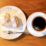 エンゾ コーヒー - チーズケーキはホイップクリーム付き♡