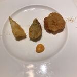 マッシュルーム - カミナリイカ、白神山地の天然フキノトウ、トキイロヒラタケのフリチュール