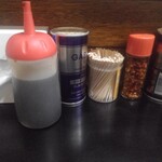 一条流がんこ総本家分家四谷荒木町 - 醤油ダレと卓上調味料