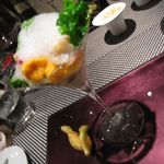 レストラン バカール - 冷製コンソメゼリーとカリフラワーのムース、根室の塩水ウニと共に