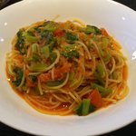 Osteria di CUORE - ずわいがにと小松菜のトマトベースのパスタ