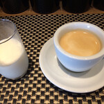 ウチダ テイ - 杏仁豆腐とコーヒー