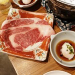 牛肉卸問屋直営　焼肉ホルモン酒場　oto-kichi 堺東駅前店 - しゃぶしゃぶっぽく割り下と温玉で食べる1枚リブロース