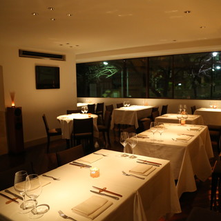 東京タワーが見上げることができるお席です