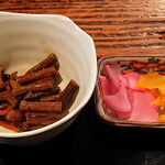 Kegon - 華厳 ＠大門 ランチ 鶏きじ焼重に付くワラビの煮物と漬物