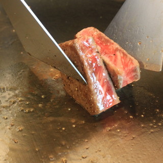 We grill domestically produced Japanese black beef A4 or higher using outstanding techniques. This is mikura