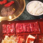 焼肉苑 - ご飯スープはお代り自由だー！