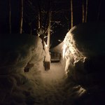 そば処 楽一 - 灯りがボーっと点いているので、そちらへ進みます。