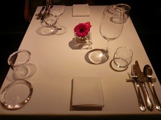 タツヤ・カワゴエ - テーブルセッティング