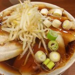 濃厚中華そば 佐とう - チャーシュー中華そば + もやし　880円