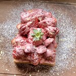 オソラカフェ - ルビーチョコレートと苺トースト♡