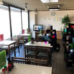 けいちゃん - テーブル席もあって、結構広いです。