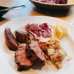 ラ グリーリア - 埼玉県産三元豚  アーモンドのロースト&牧草牛のタリアータ  ※取り分け後