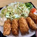 彩葉茶屋 - カキフライプレート。キャベツ、ケチってない。
