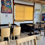 彩葉茶屋 - 寛げそうなソファー。