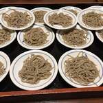 近又 - 皿そば全景です