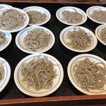 近又 - 皿そば全景です