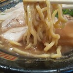 無鉄砲 総本店 - 中太の縮れ麺